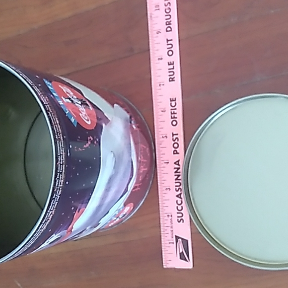 ❄️Coca Cola Collectible Tin Happy Holidays Skiing Polar Bears 🐻‍❄️ - Picture 9 of 12